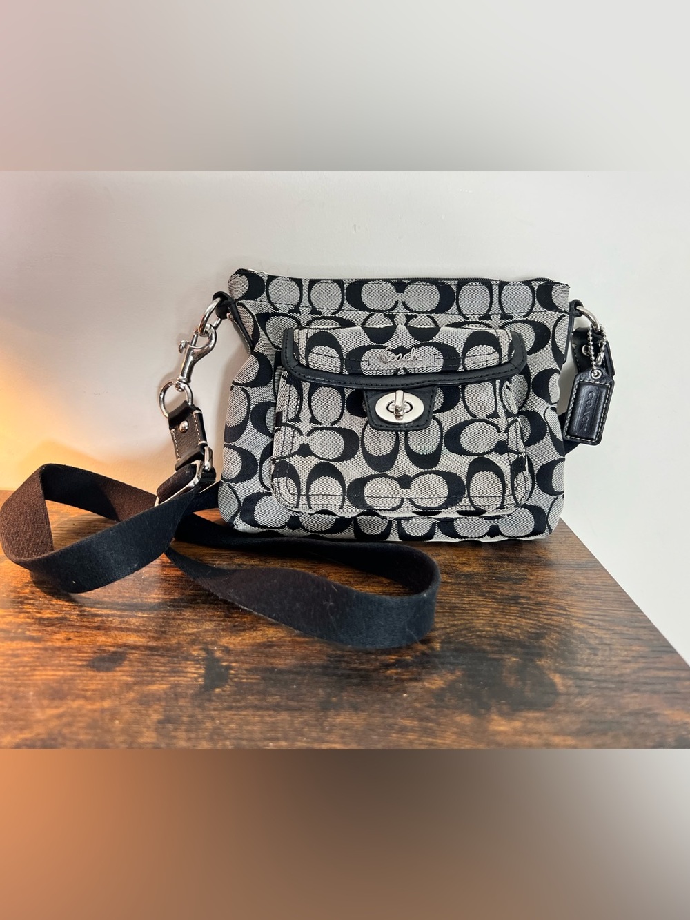 Coach Black Signature Canvas Crossbody Swingpack F45026 Authentic Y2K Vintage